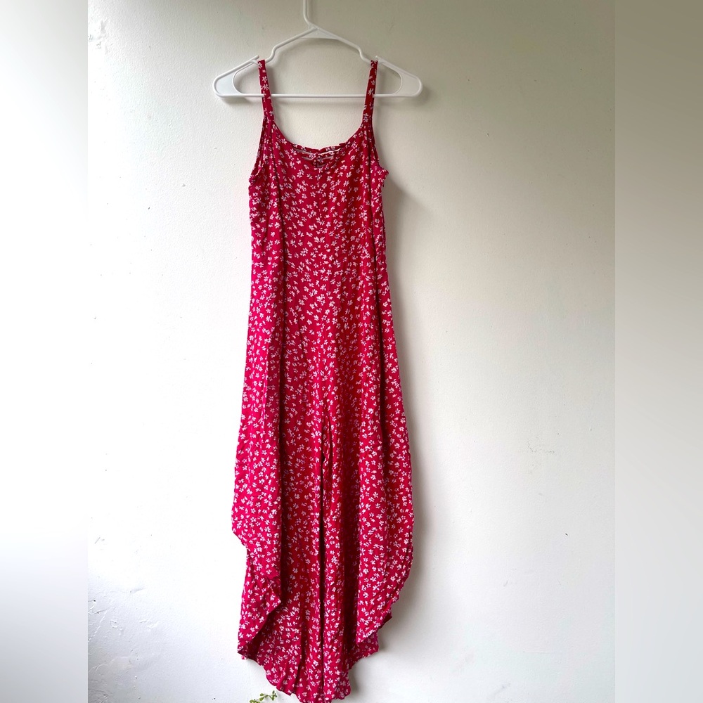 Vince Camuto red floral jumpsuit size XS